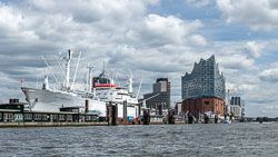 Cap San Diego und Elbphilharmonie 20230805_5646.jpg